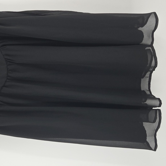 Chic Black Dress for Women - Picture 9 of 16